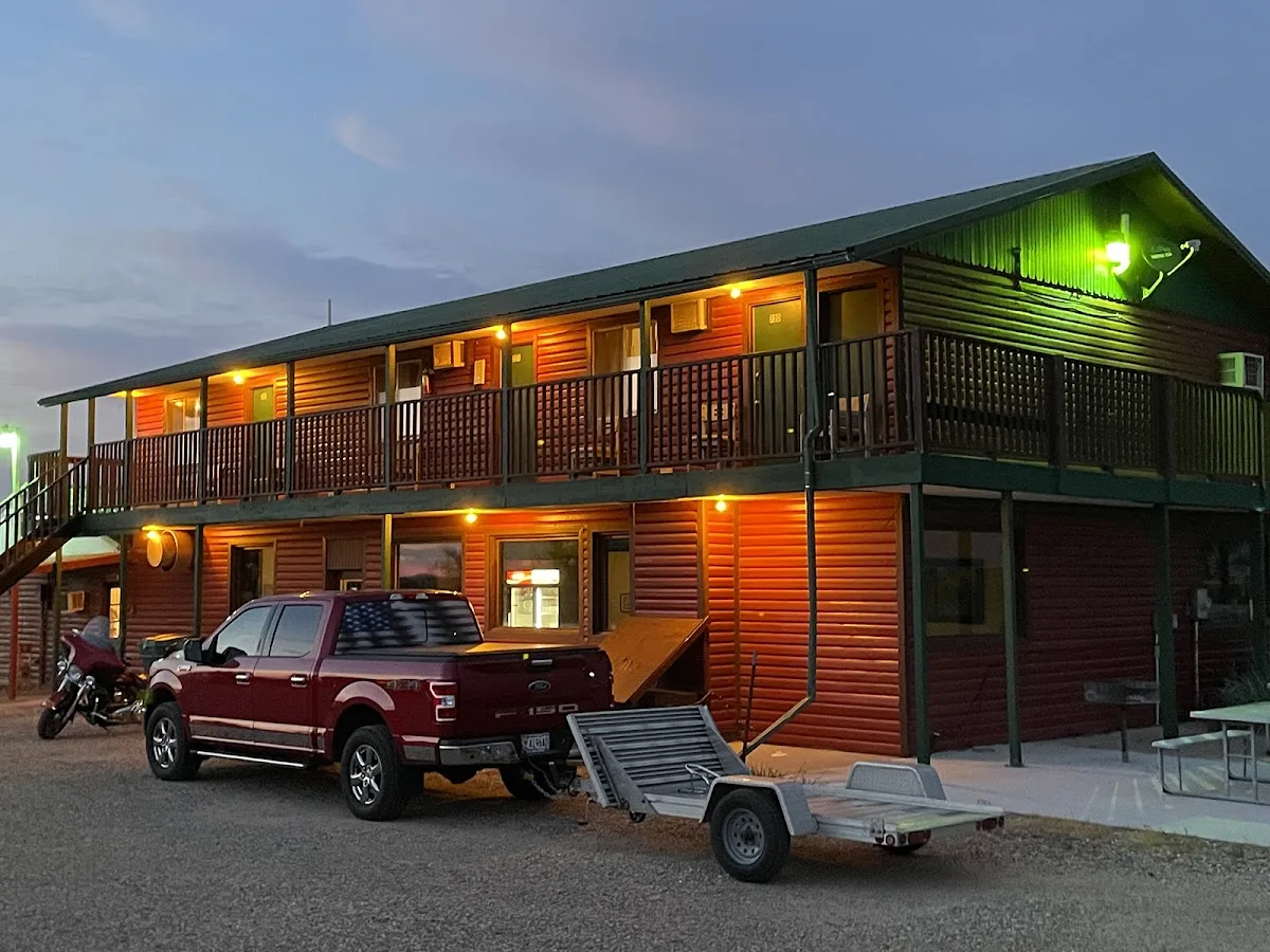 Badlands Hotel & Campground