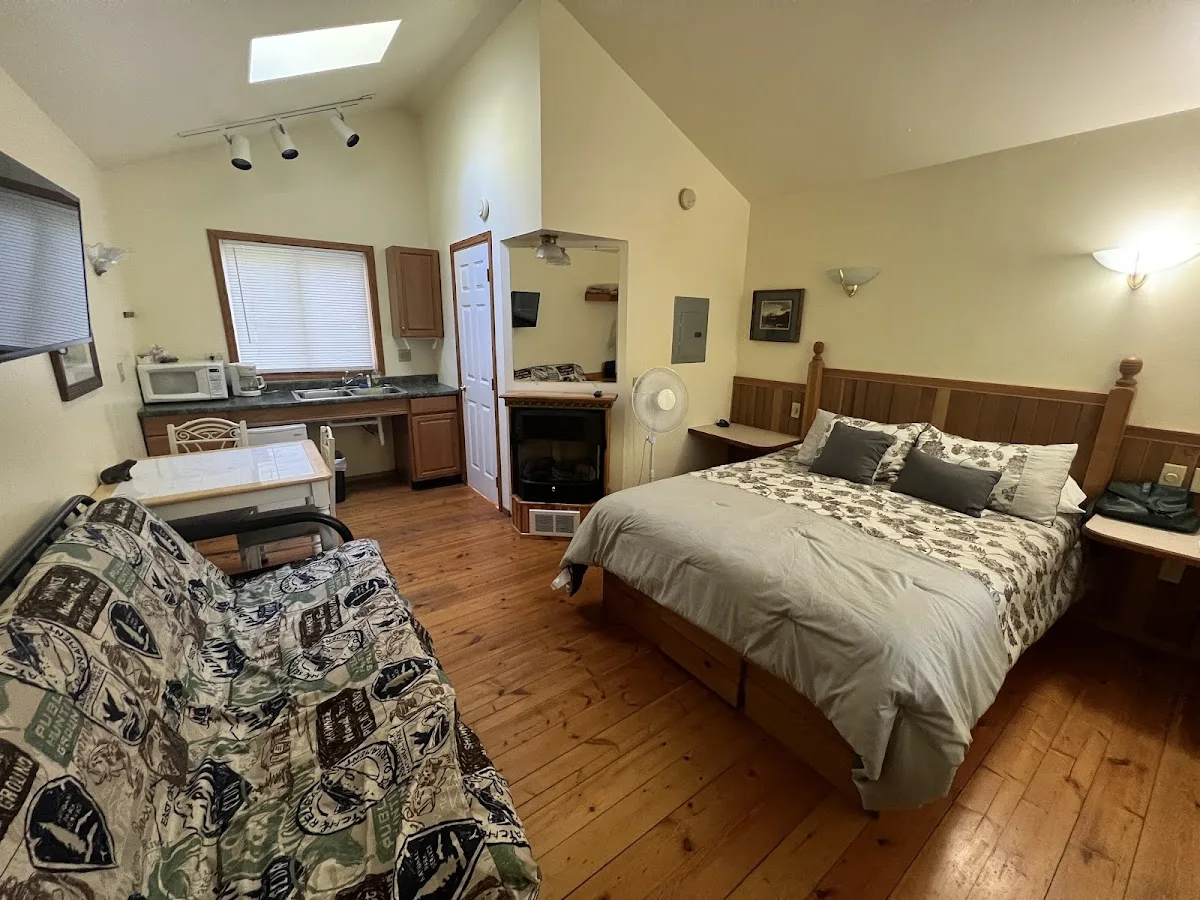 Glacier Peak Resort, RV Park & Winery