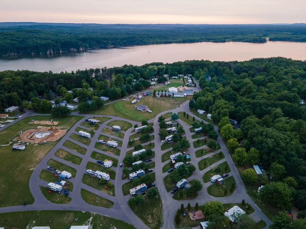 Holiday Shores Campground & Resort