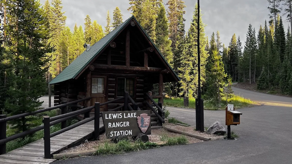Lewis Lake Campground & Boat Launch