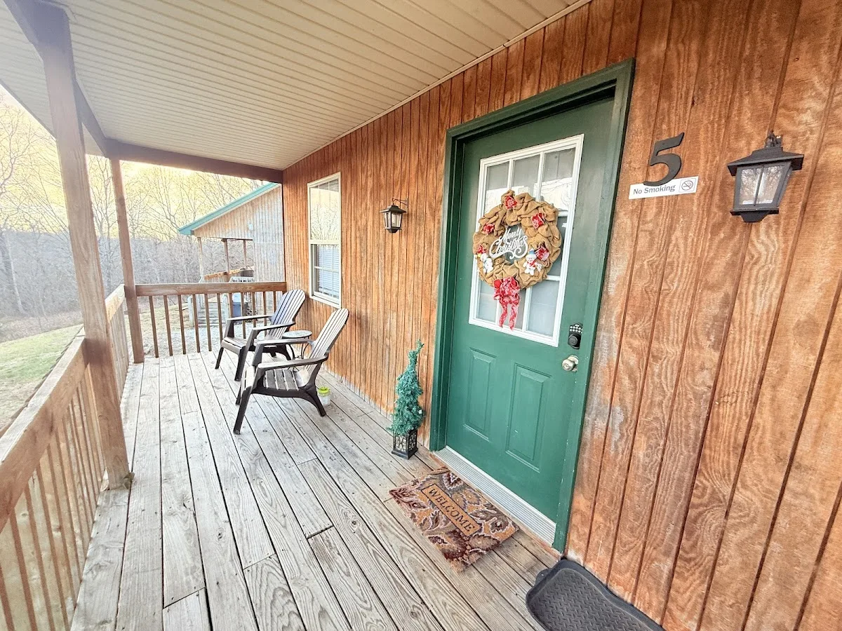 Mammoth Cave BaseCamp - Cabins & Glampground