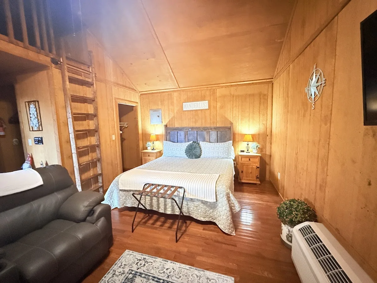 Mammoth Cave BaseCamp - Cabins & Glampground