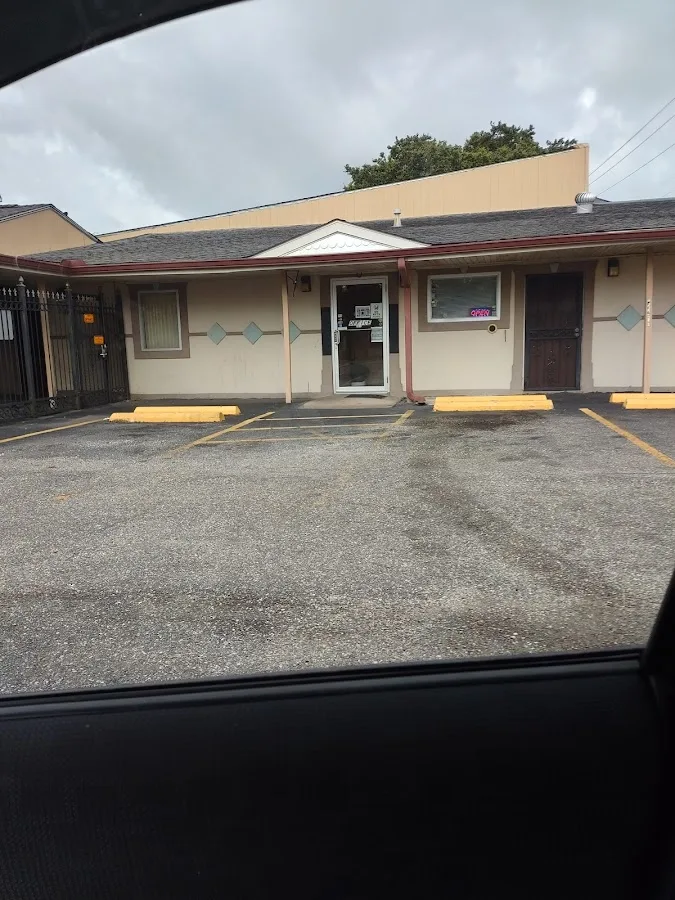 Three Oaks & a Pine RV Park