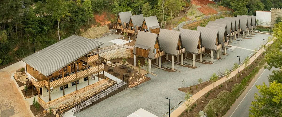 Wrong Way River Lodge & Cabins