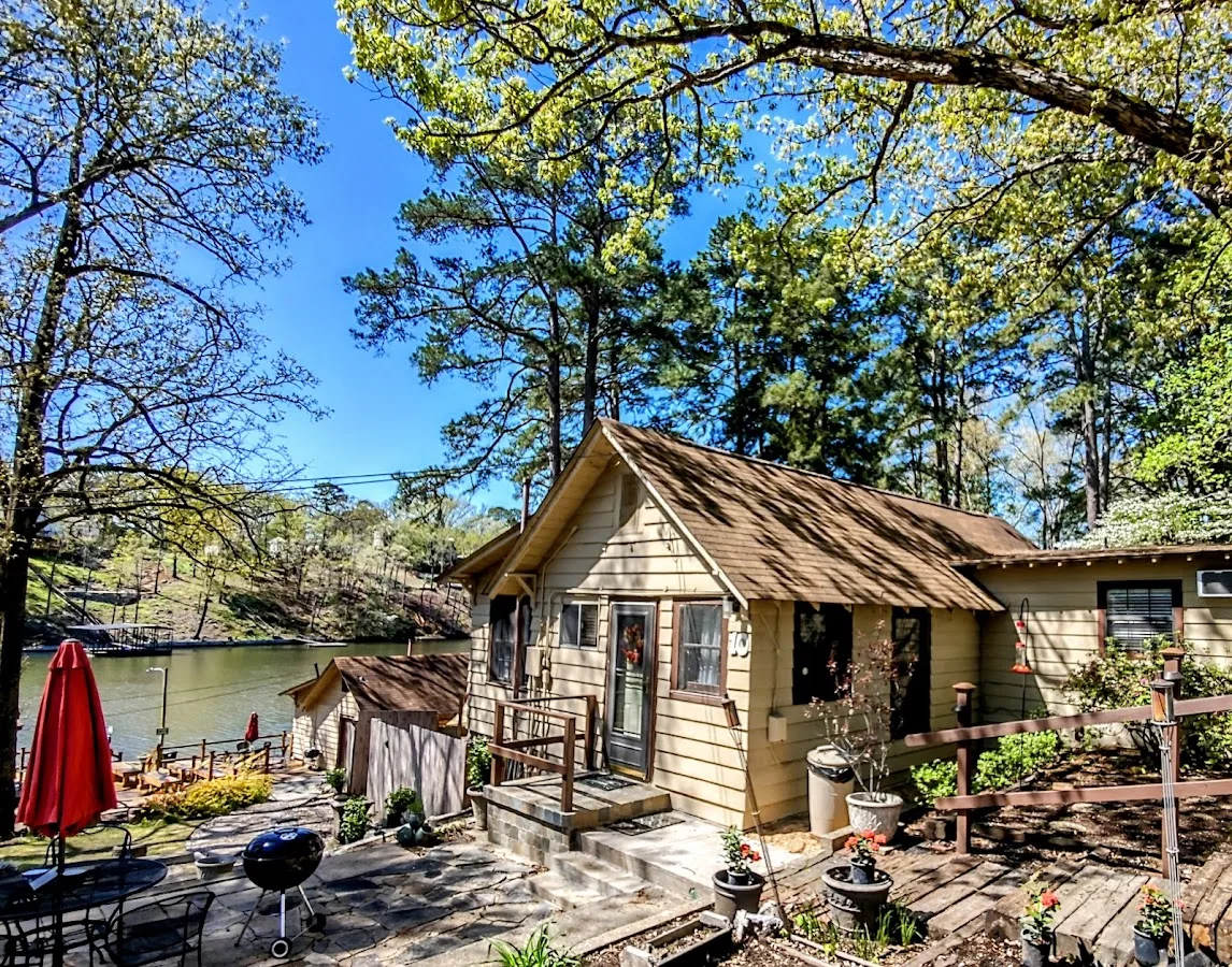 Young's Lakeshore RV Resort